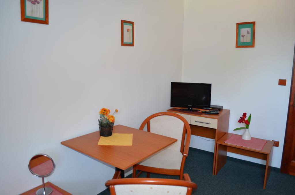 Hotel U Kapra Lázně Bělohrad Extérieur photo